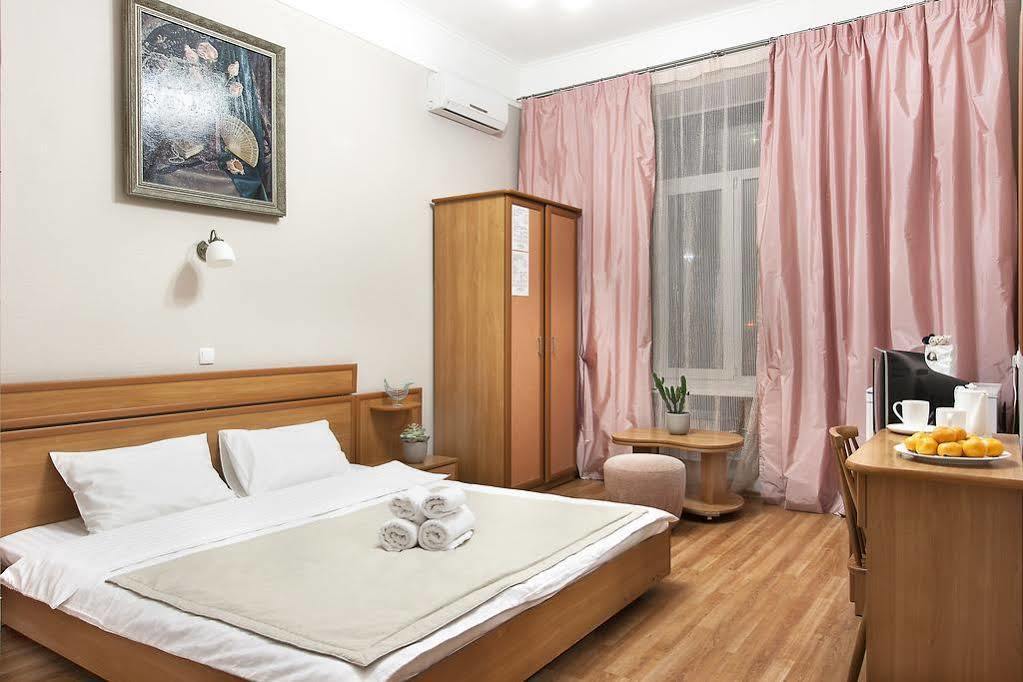 Centrooms Kropivnizkogo Mini-Hotel Kyiv Exterior photo